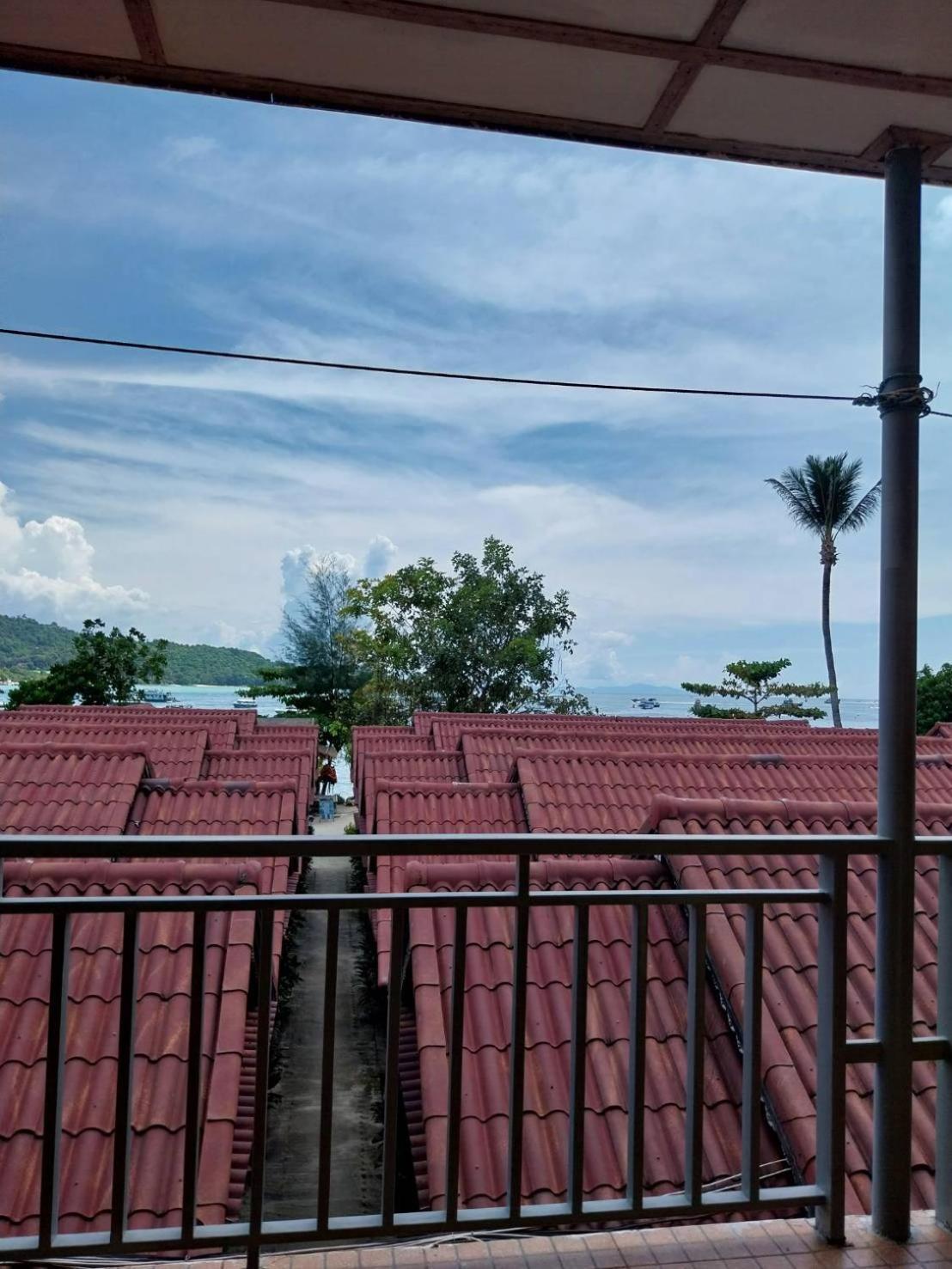 Phi Phi Sand Sea View Resort Buitenkant foto