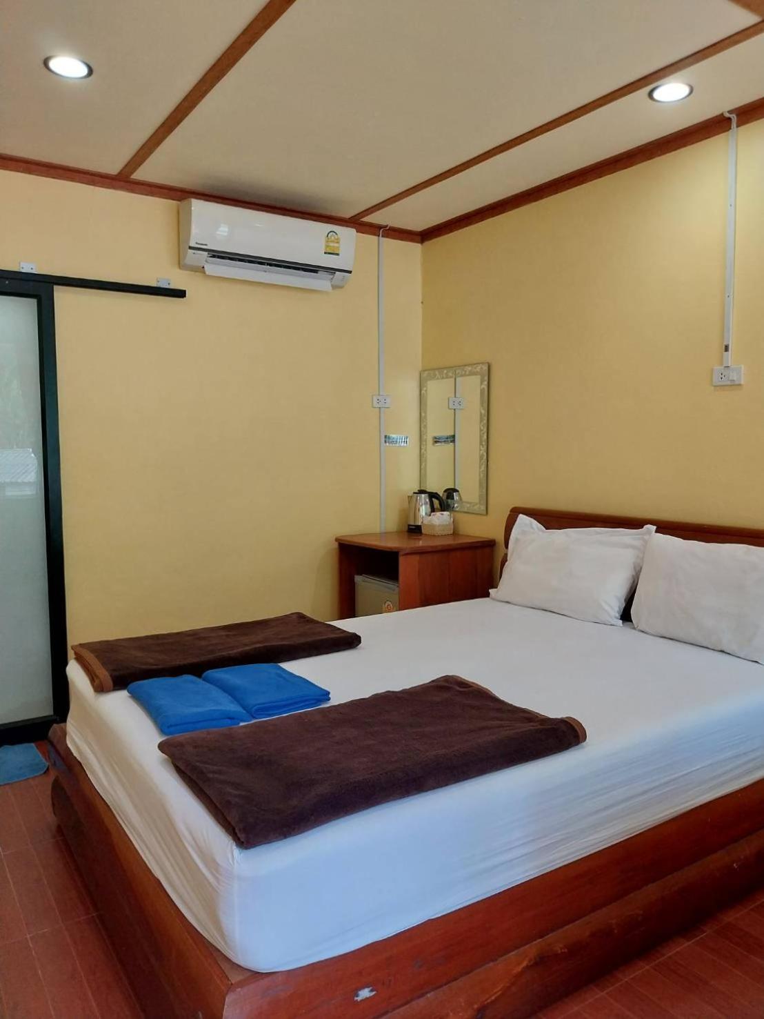 Phi Phi Sand Sea View Resort Buitenkant foto